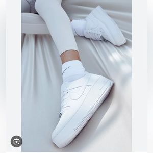 Nike Women’s Air Force 1 Sage Low